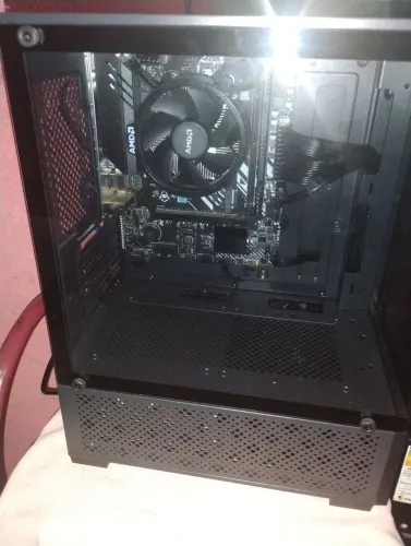 Pc gamer Ryzen 5 3400g Vega 11 PC gamer semi novo ainda na garantia para vender logo