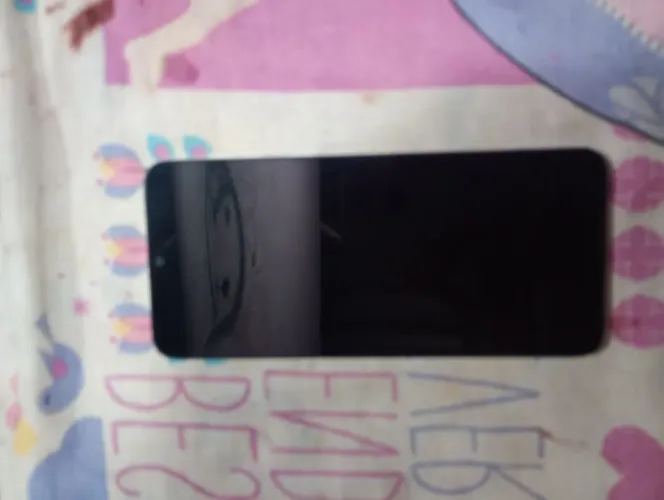 Celular ótimo! Bateria e memória boas. R$250, faço por R$200. Sem devolução.