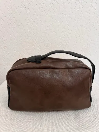 Necessaire de couro Boticário
