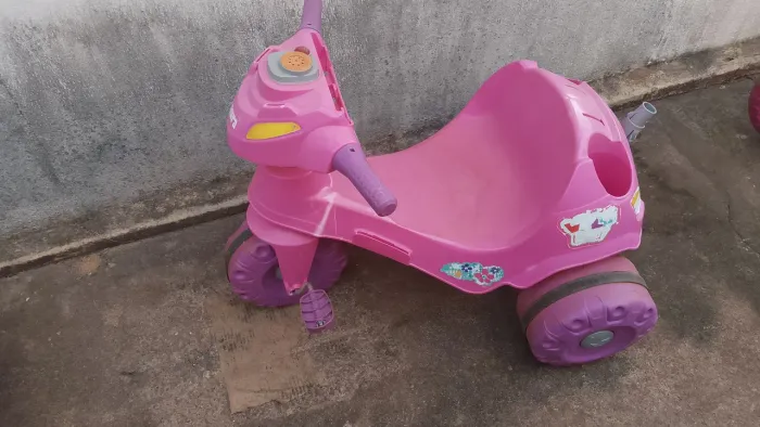 Motoquinha infantil feminina em bom estado