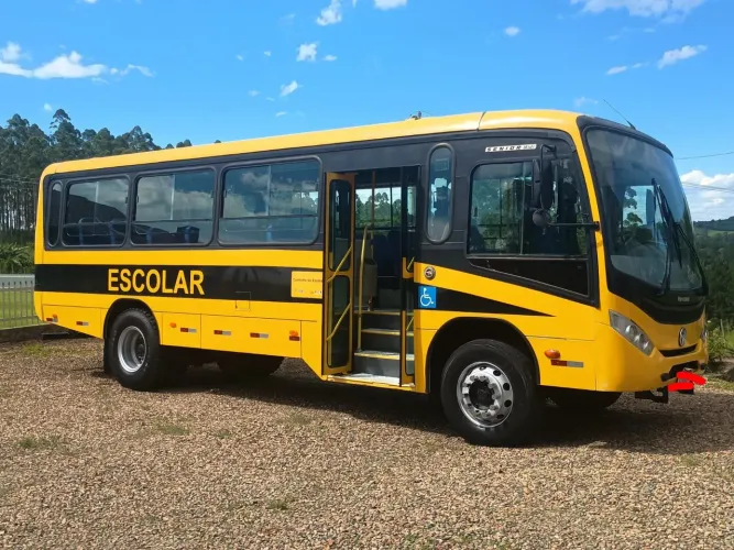 Ônibus escolar 
