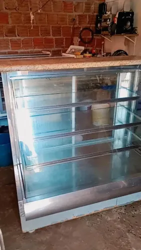 Vende-se balcões pra padaria ou lanchonete ( Expositor, balcão frio e estufa )