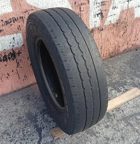 Pneu 205/75 aro 16 Pirelli de carga para van