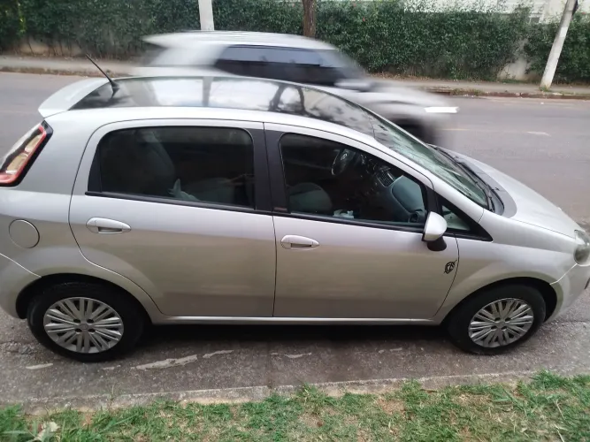 Fiat Punto Attractive 1.4 Fire Flex 8V 5P 2014