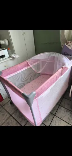 Berço infantil com colchão