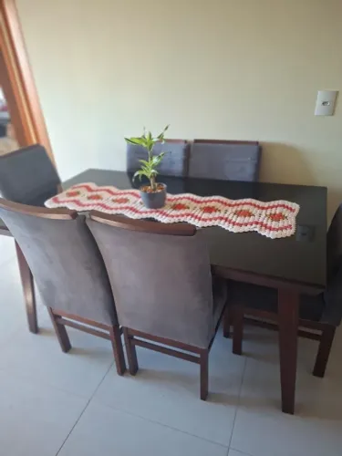 Mesa de jantar com 6 cadeiras