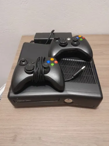 Xbox 360 Slim (DEFEITO)