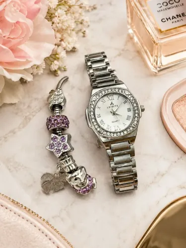 Relógio Feminino Prata de Alto Padrão + Brinde | Pulseira Prata com Pingentes Prateados