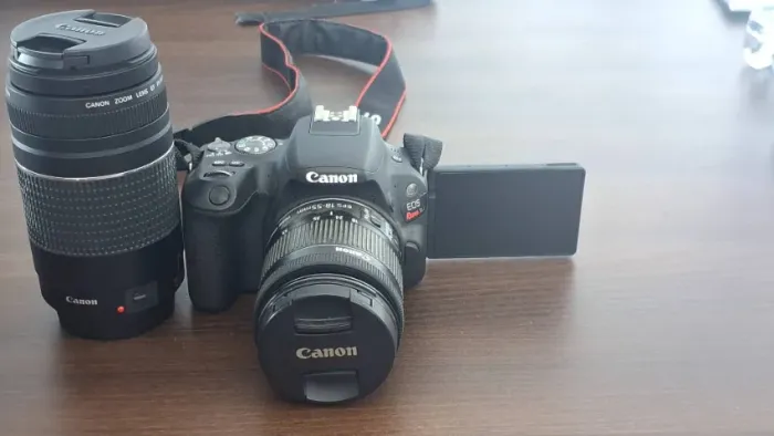Camera Canon SL2 com 2 Lentes e acessórios.
