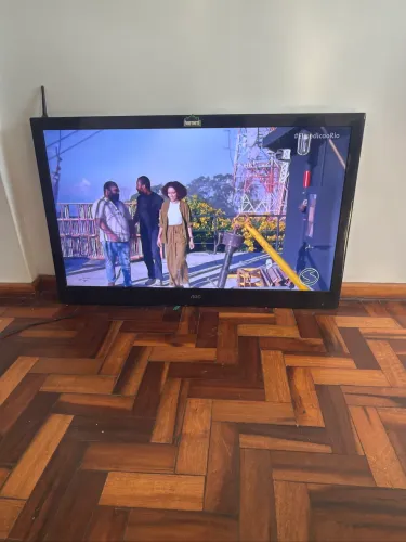 TV AOC (NÃO É SMART TV) - Em Perfeito Estado - R$ 750,00