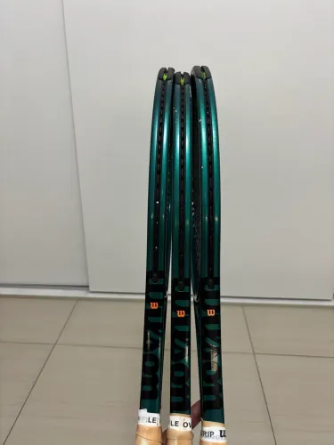 Raquete Wilson PRO STOCK H22 18x20