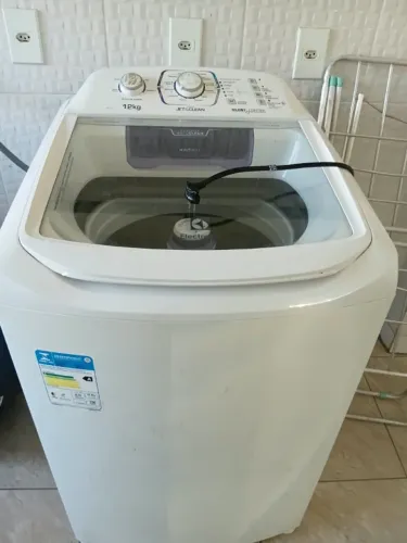Vendo maquina de lavar com um ano de uso 