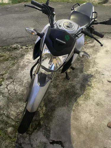 Fan 160 2023 moto de garagem