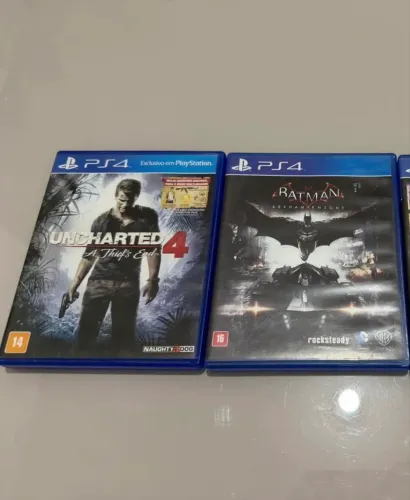 Kit 2 jogos originais para PlayStation 4 - Batman Arkham Knight e Uncharted 4