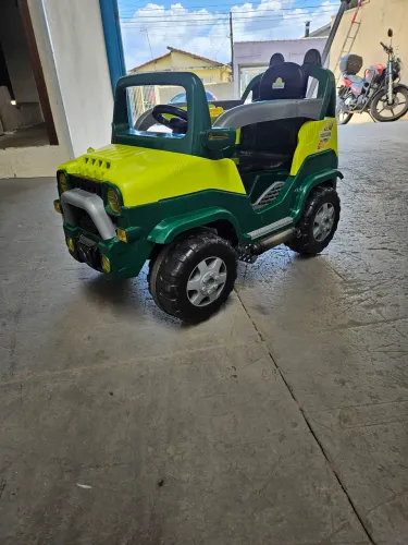 Brinquedo Carrinho jeep infantil calesita
