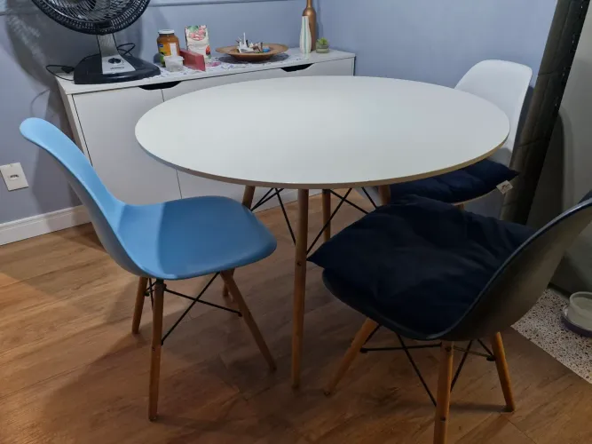 Mesa de jantar TOK STOK com 3 cadeiras