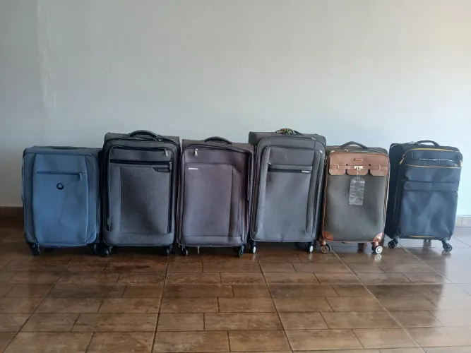 Malas semi novas 23kg usada apema uma vez levando as 6 1.000,malas separadas 250,00cada