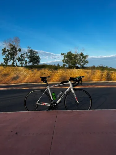 Bicicleta Speed TREK Madone 2.1 + KIT. De Ciclismo