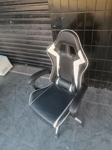 Cadeira para vídeo game em bom estado 