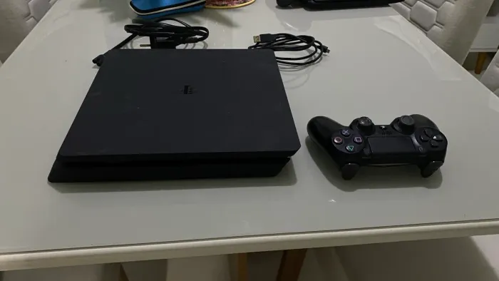 PlayStation 4 slim 1tb + jogos
