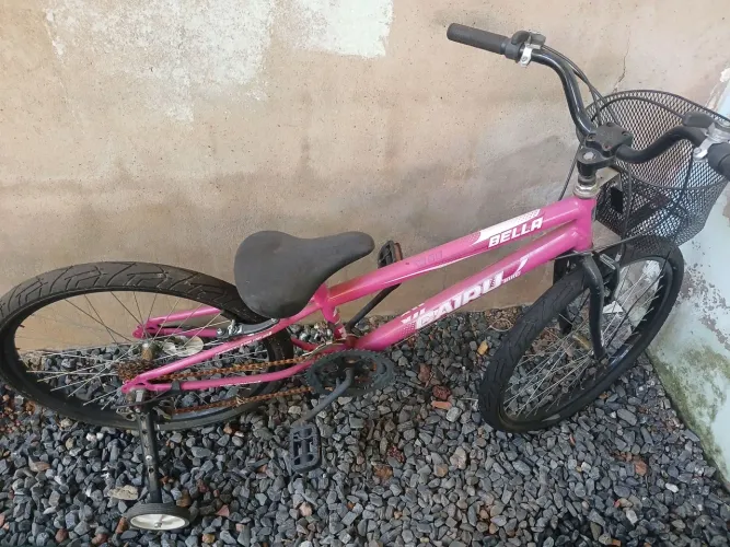 Vendo uma bicicleta comprei para minha filha porém ela nunca usou