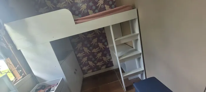 Cama multifuncional com escrivaninha