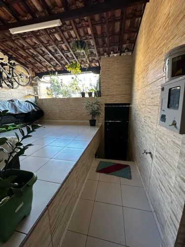 VENDO: Casa Grande com 3 Quartos, Garagem e Área Coberta