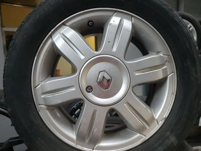 Roda aro 15 Renault sandero prata 4x100 originais usadas