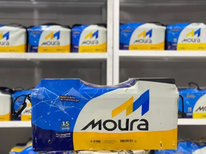 Bateria Moura 180ah free - A energia que seu caminhão precisa na estrada!