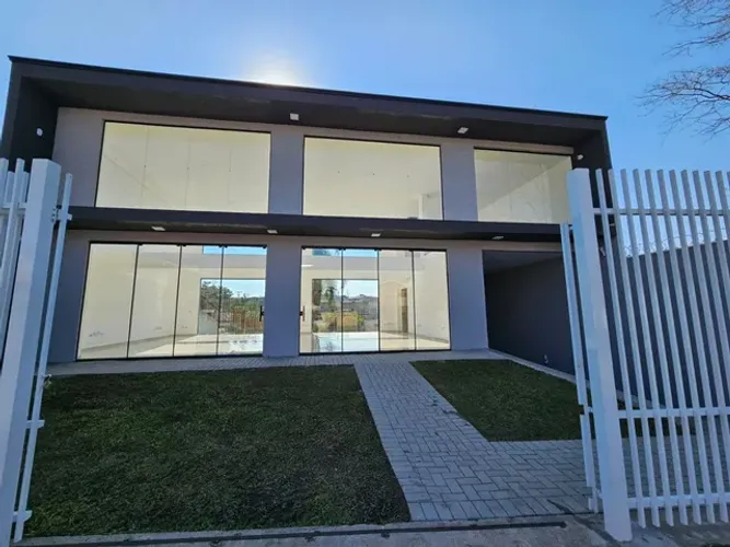 Prédio comercial no Pinheirinho 