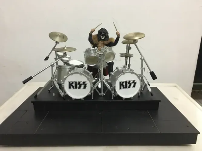 Boneco ERIC CARR do KISS . RARIDADE ( KIT EXCLUSIVO) customizado