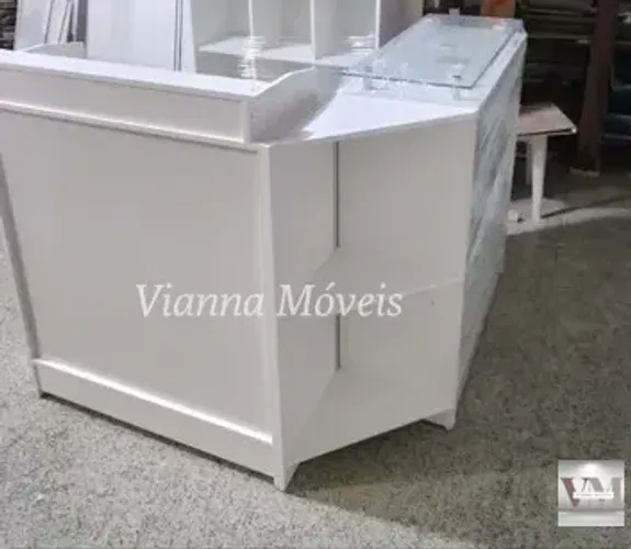 Balcão Caixa em L + Balcão Vitrine com Tampo de Vidro