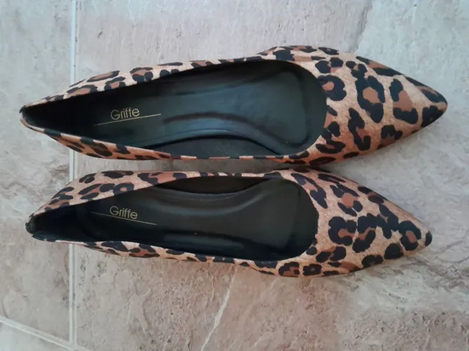 Scarpin oncinha lindo