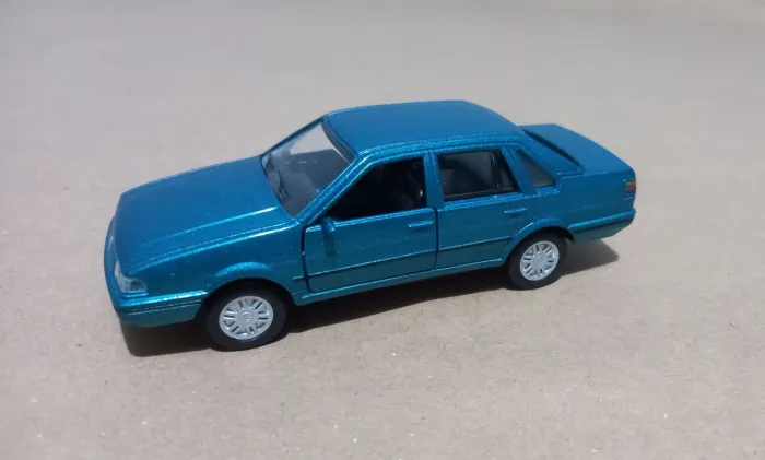 Miniatura VW Santana 1:43