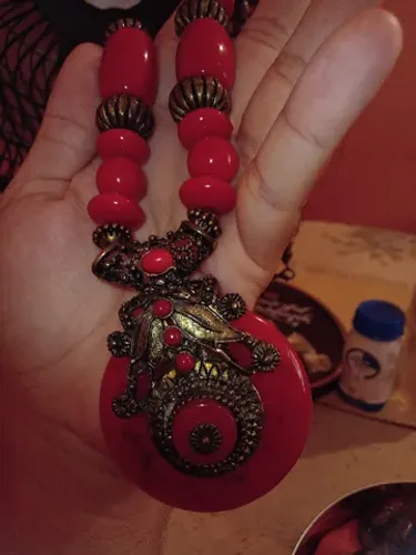 Antigo Colar Feminino em Acrilico