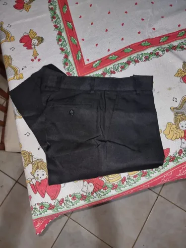 Calça social preta Tam. 42 nova (Troco por carregador Samsung 25W)