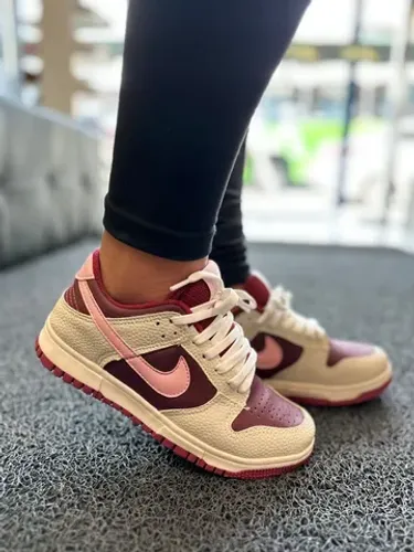 Tênis Nike Dunk feminino Vinho e Rosa 
