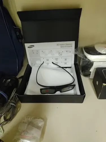 Óculos 3D Samsung, tenho 5u, ainda na caixa, c/ acessórios, ótimo estado, envio qq. local.