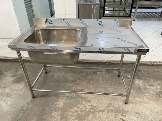 Bancada em aço inox com tanque 
