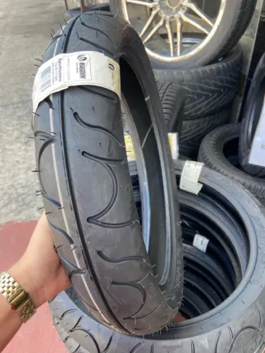 Pneu de moto 110/70/17