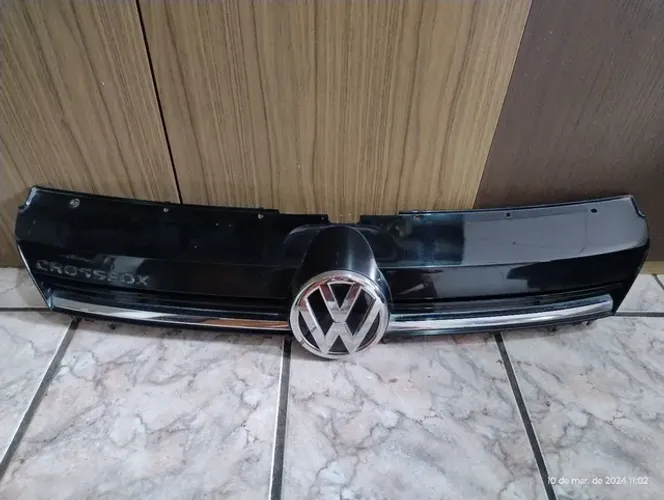 GRADE RADIADOR VOLKSWAGEN COM MOLDURA CROMADA E EMBLEMA WV