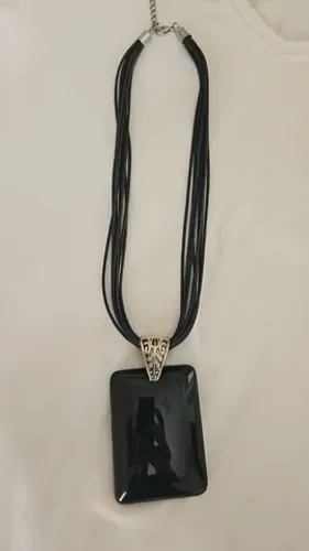 Colar (bijuteria) com pedra preta<br>$ 25.00
