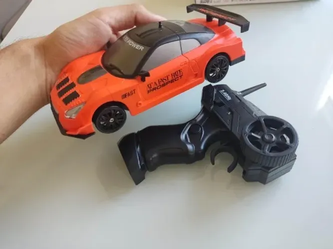 Carrinho de Controle Remoto Drift Returns 2 em 1