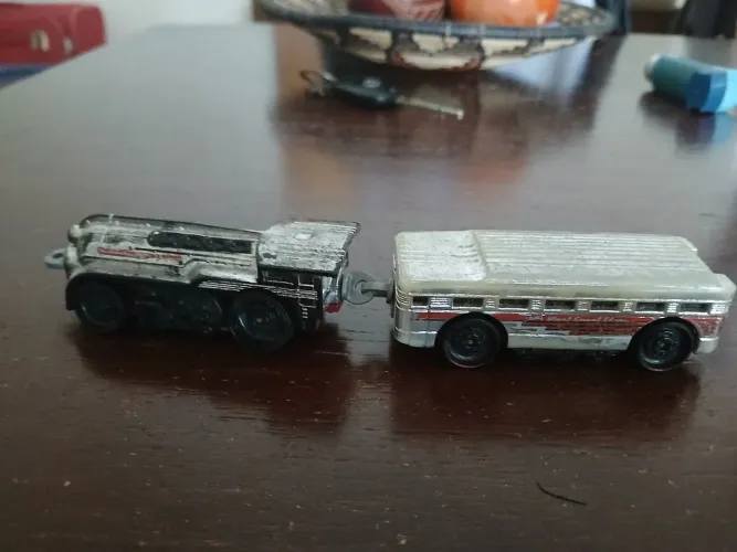 Trem Hot Wheels cinza 