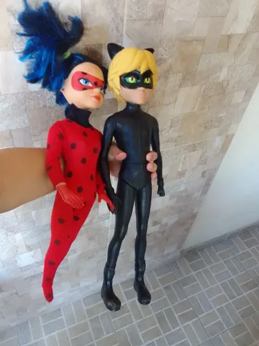 Bonecas Miraculous Ladybug e Cat Noir