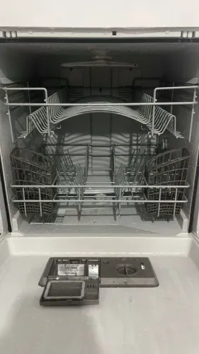 Lava-Louças Brastemp de 8 Serviços, modelo BLF08BB. -Ótimo estado!