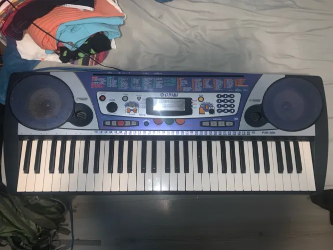 Teclado Musical Yamaha PSR-260 61 teclas [bugado]