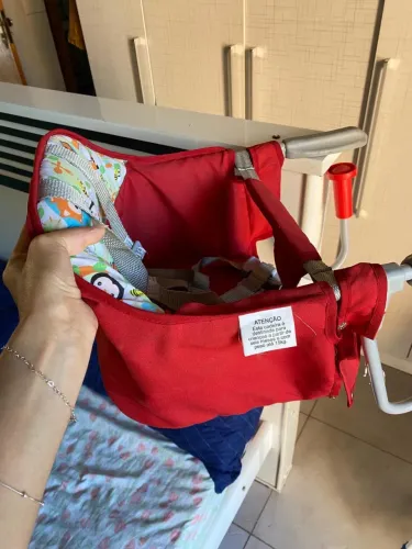 Cadeirinha de alimentação portátil