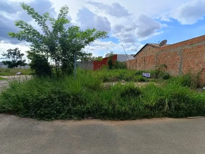 Vende-se este lote de esquina quitado, no Bairro Alvorá, Parauapebas-PA
