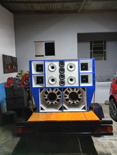 Paredão vai completo com o reboque novo  som automotivo vendo ou troco em moto 